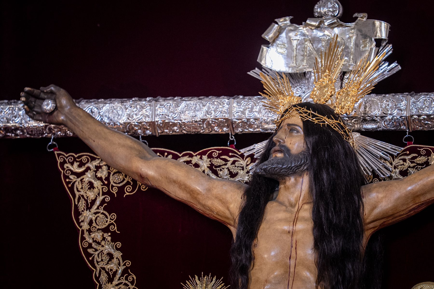 El Cristo en su altar. 