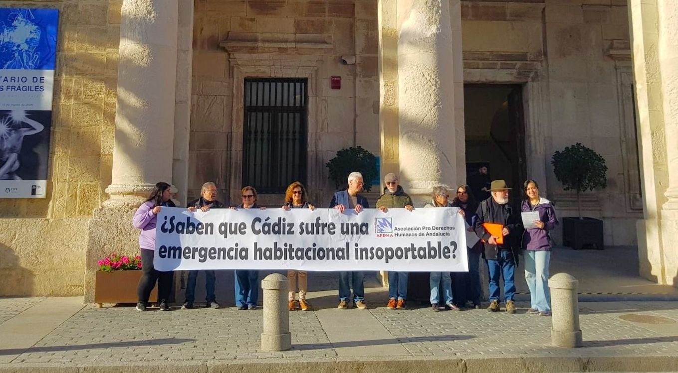 La pancarta de la Apdha en las jornadas de vivienda de Cádiz. La pancarta de la Apdha en las jornadas de vivienda de Cádiz.