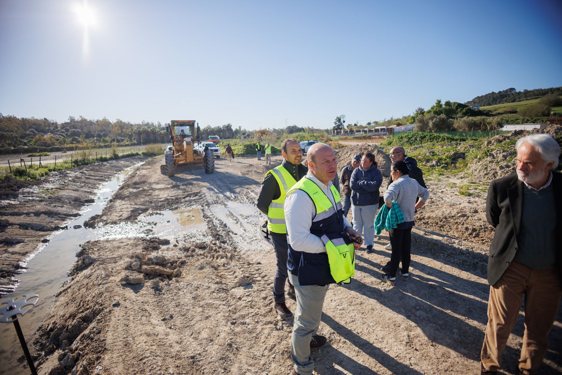 Representantes del Ayuntamiento y de la Junta, en la cañada del Carrillo de Jerez. Representantes del Ayuntamiento y de la Junta, en la cañada del Carrillo de Jerez.