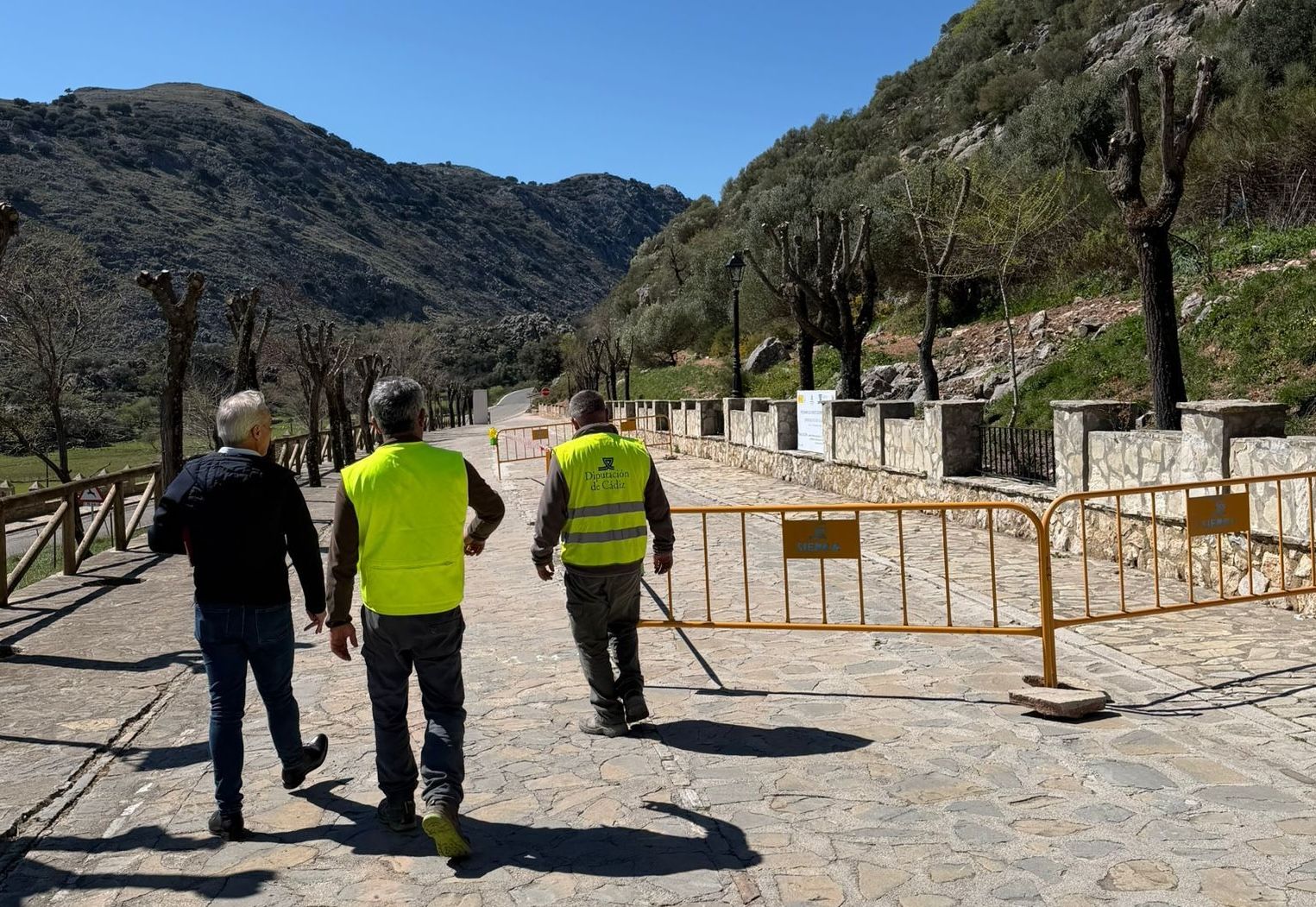 Villaluenga del Rosario tendrá nueva entrada al municipio y un plan urbanístico que apuesta por más vivienda y nuevas queserías. Villaluenga del Rosario tendrá nueva entrada al municipio y un plan urbanístico que apuesta por más vivienda y nuevas queserías.