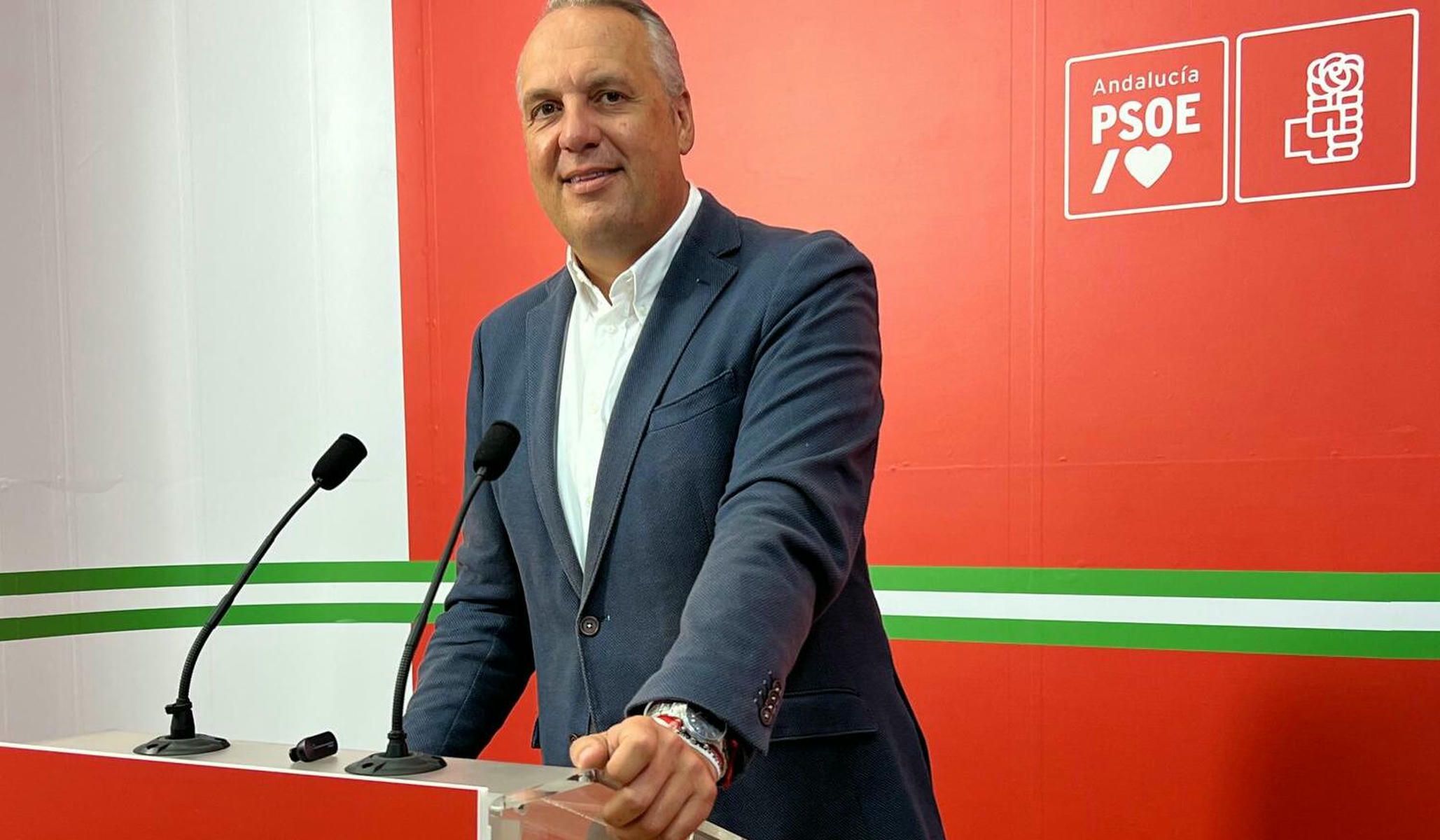 Ruiz Boix, en rueda de prensa. Ruiz Boix, en rueda de prensa.