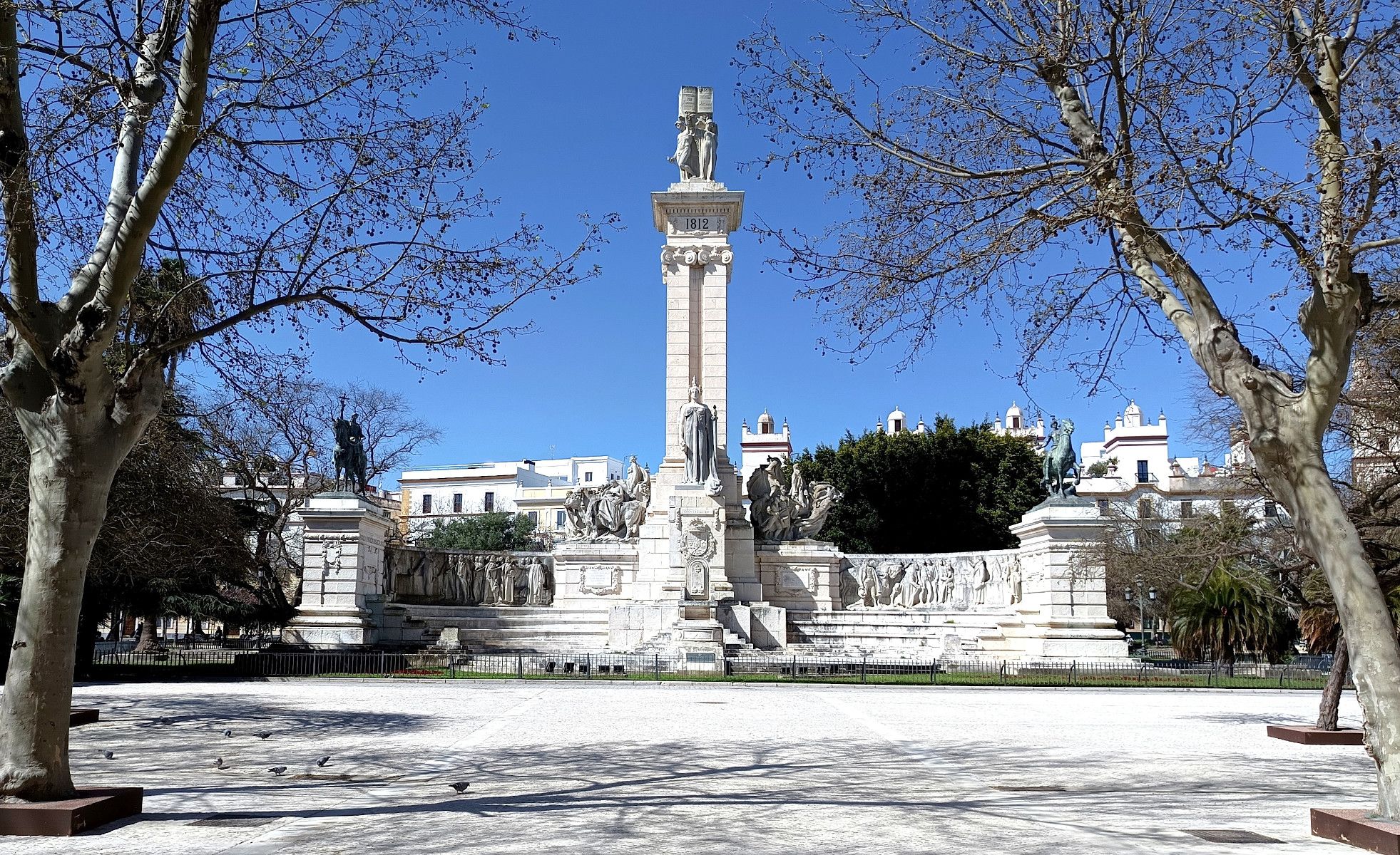 Monumento a las Cortes, vista general.