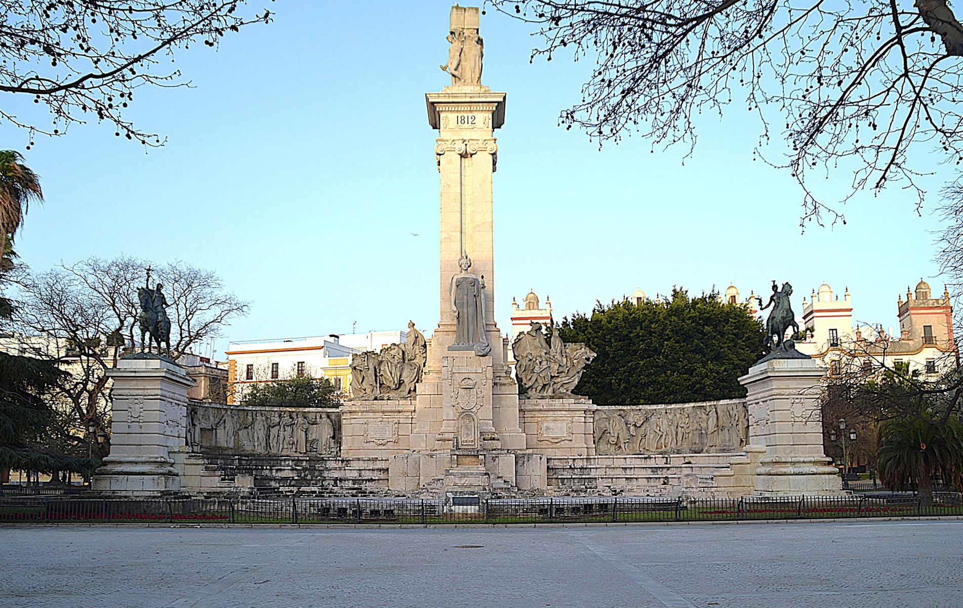 Monumento a las Cortes, vista delantera.