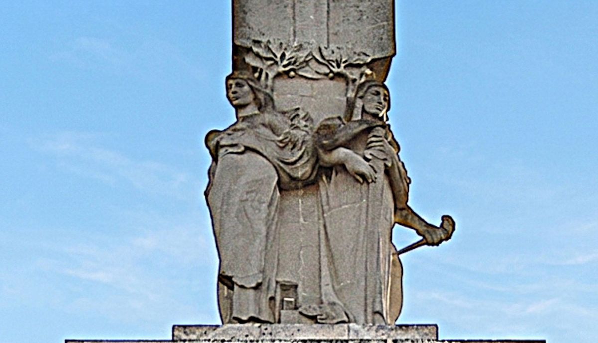 Remate pedestal, cara posterior.