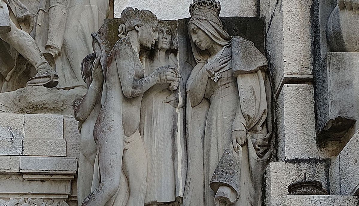 Relieve de los indígenas americanos ante Isabel la Católica.