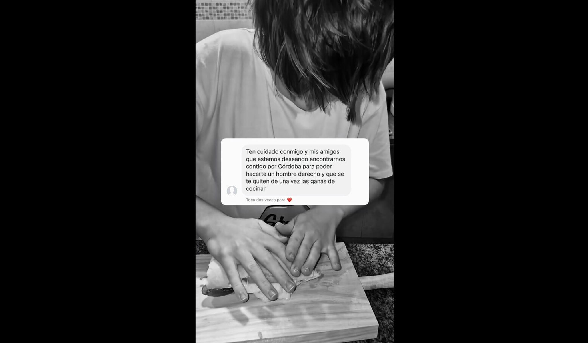 David, cocinando, en una imagen de Instagram.