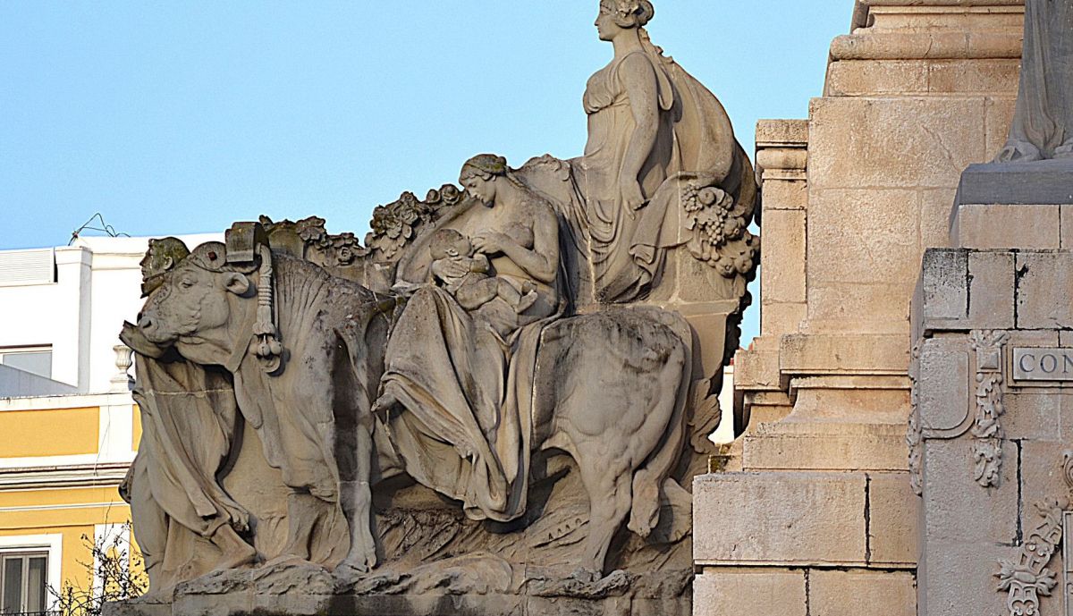 Grupo de la Agricultura, vista frontal.