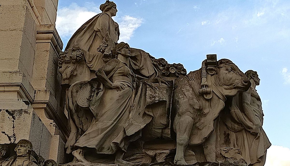 Grupo de la Agricultura, vista posterior.