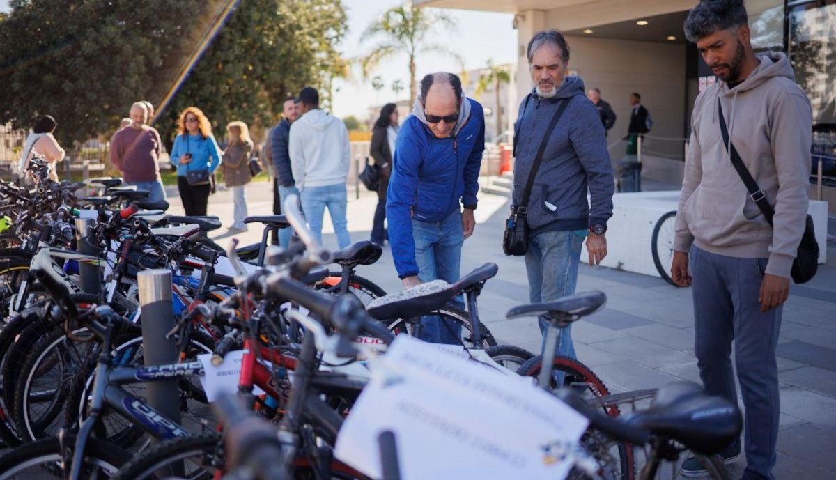 Entrega de bicicletas de la Policía Nacional.