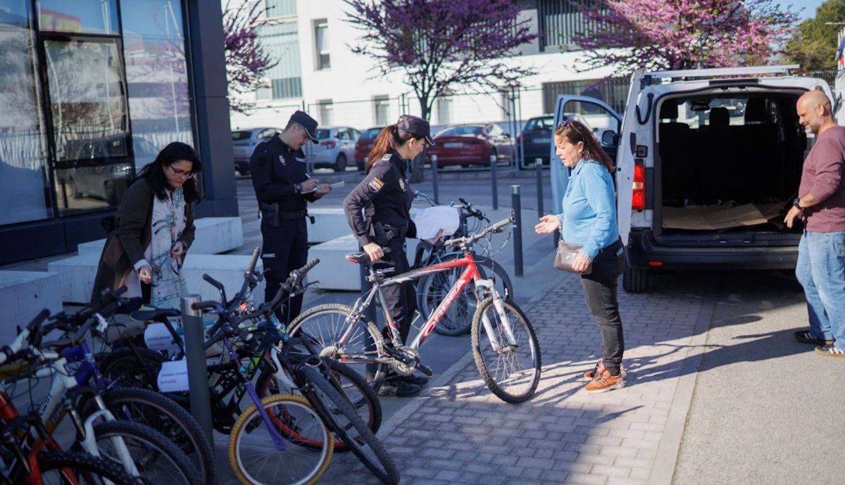 Entrega de bicicletas de la Policía Nacional.