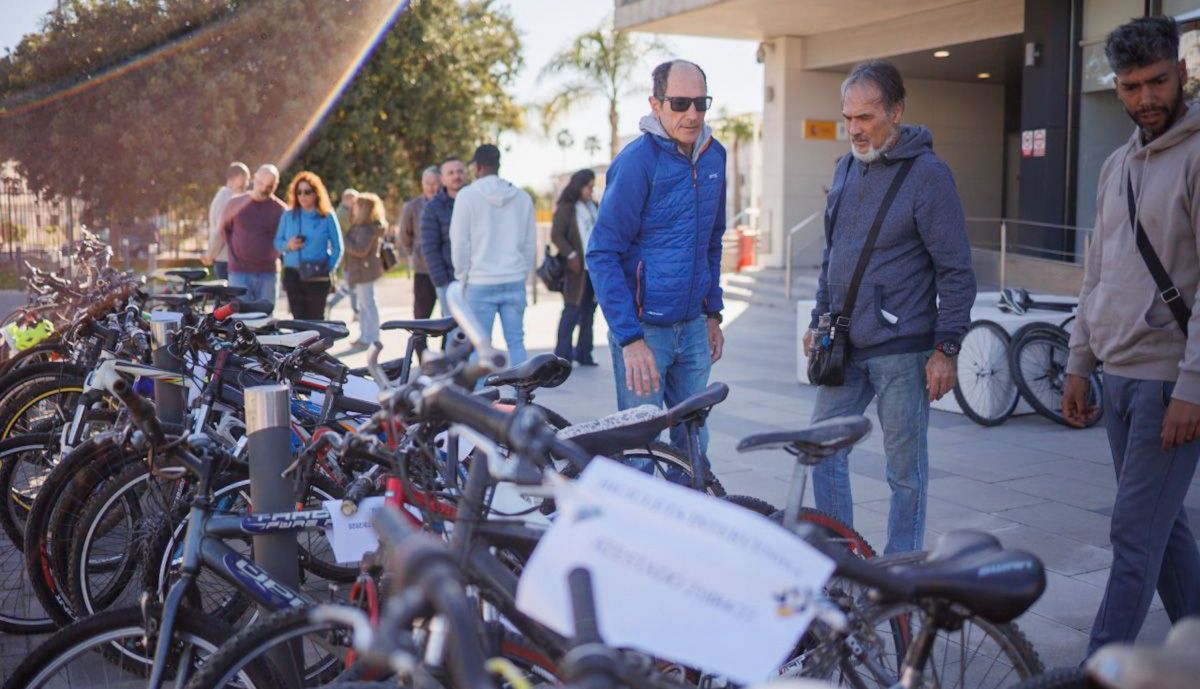Entrega de bicicletas de la Policía Nacional.
