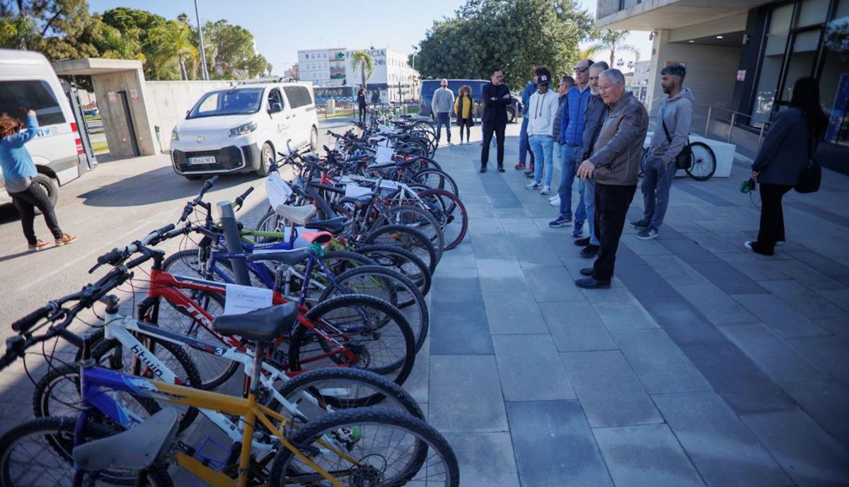 Entrega de bicicletas de la Policía Nacional.