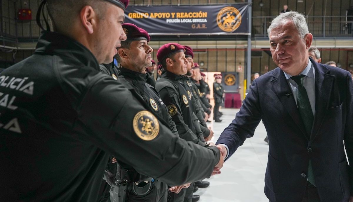 El alcalde de Sevilla, José Luis Sanz, en la presentación del Grupo Apoyo y Reacción (GAR) de la Policía Local.