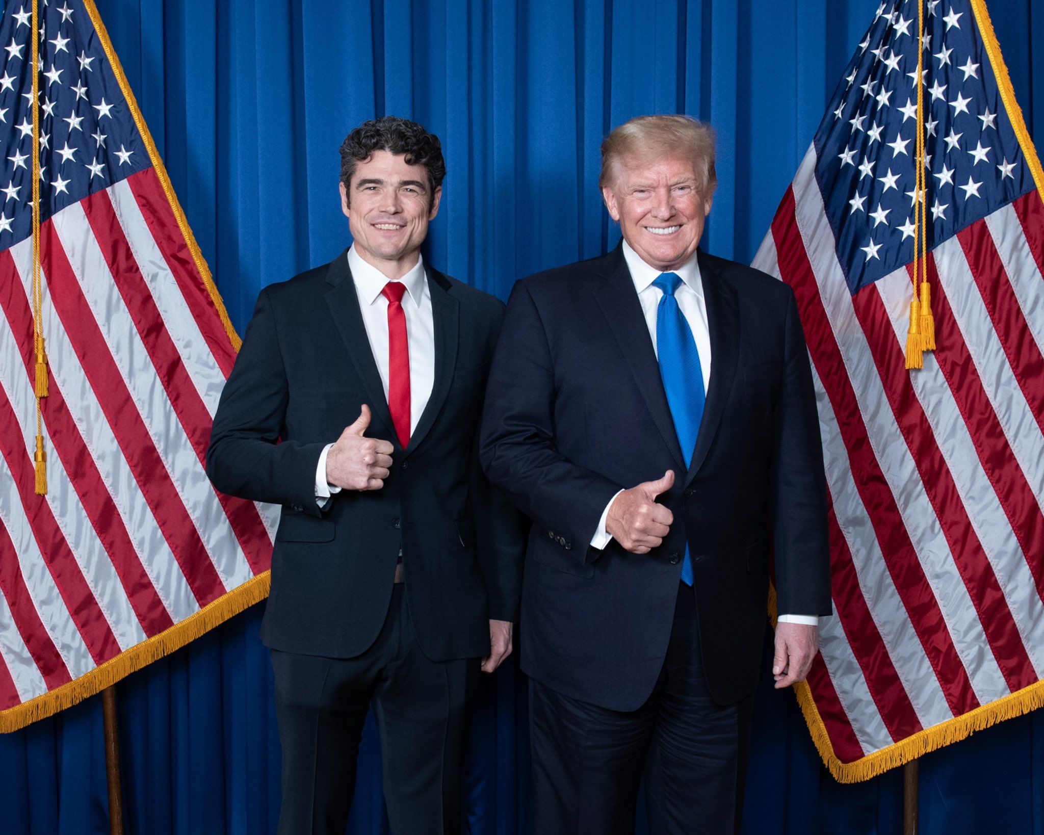 Joe Kent junto a Donald Trump.