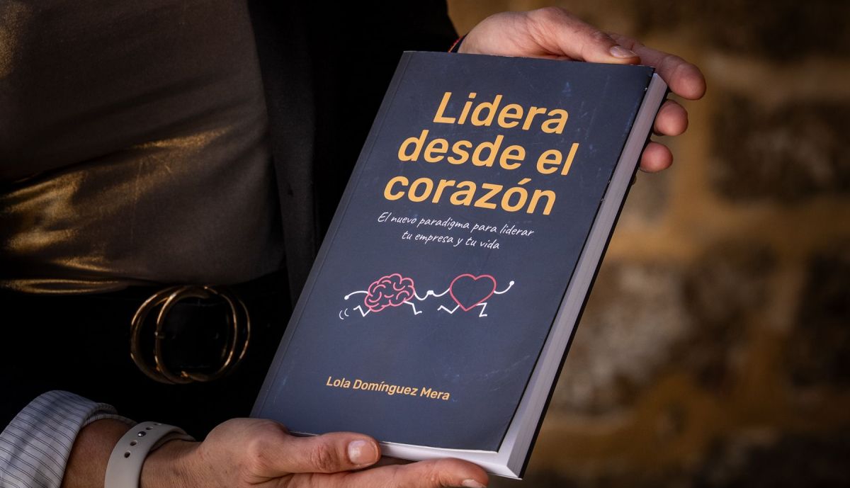 Lola Dominguez Mera    Lidera desde el corazón   escritora 8