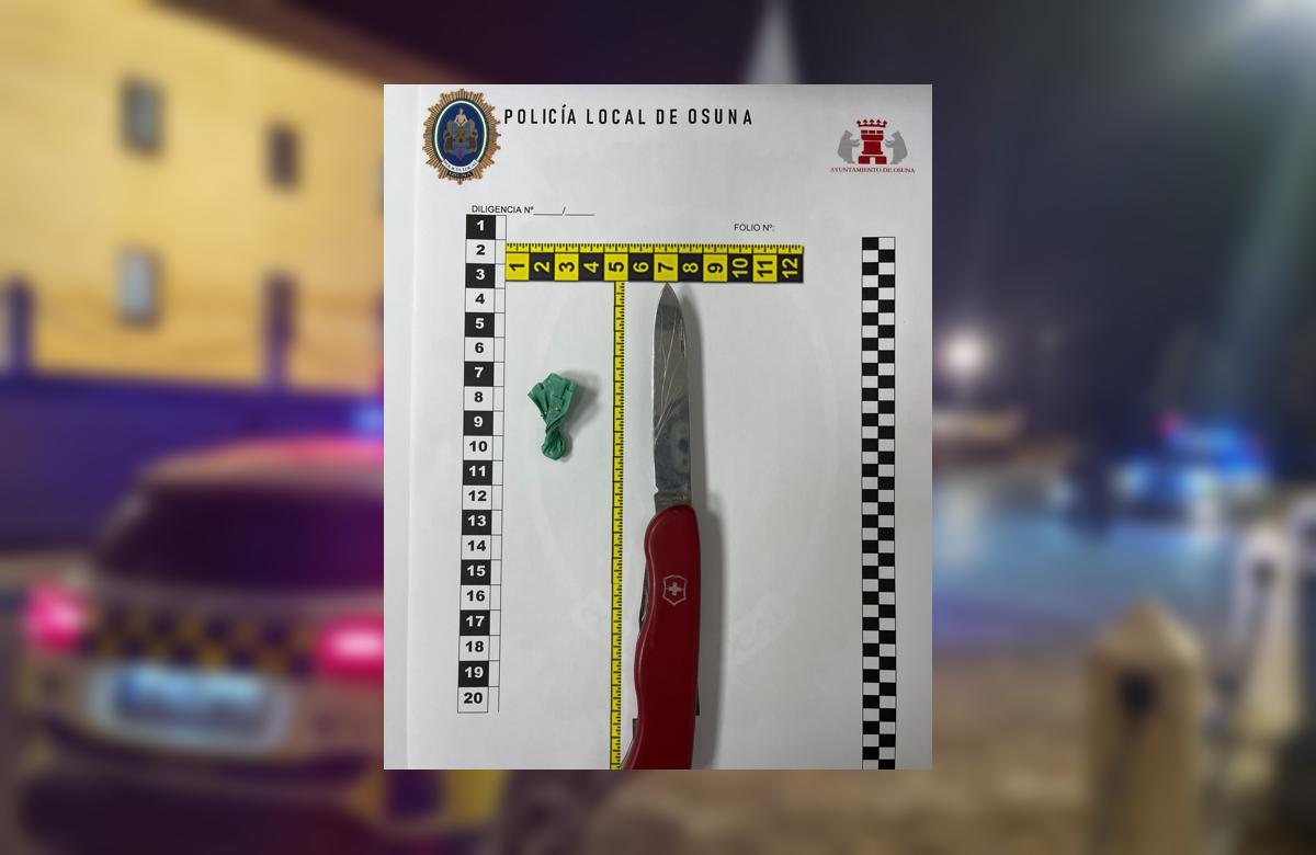 Navaja intervenida en el control policial en Osuna, este pasado martes.