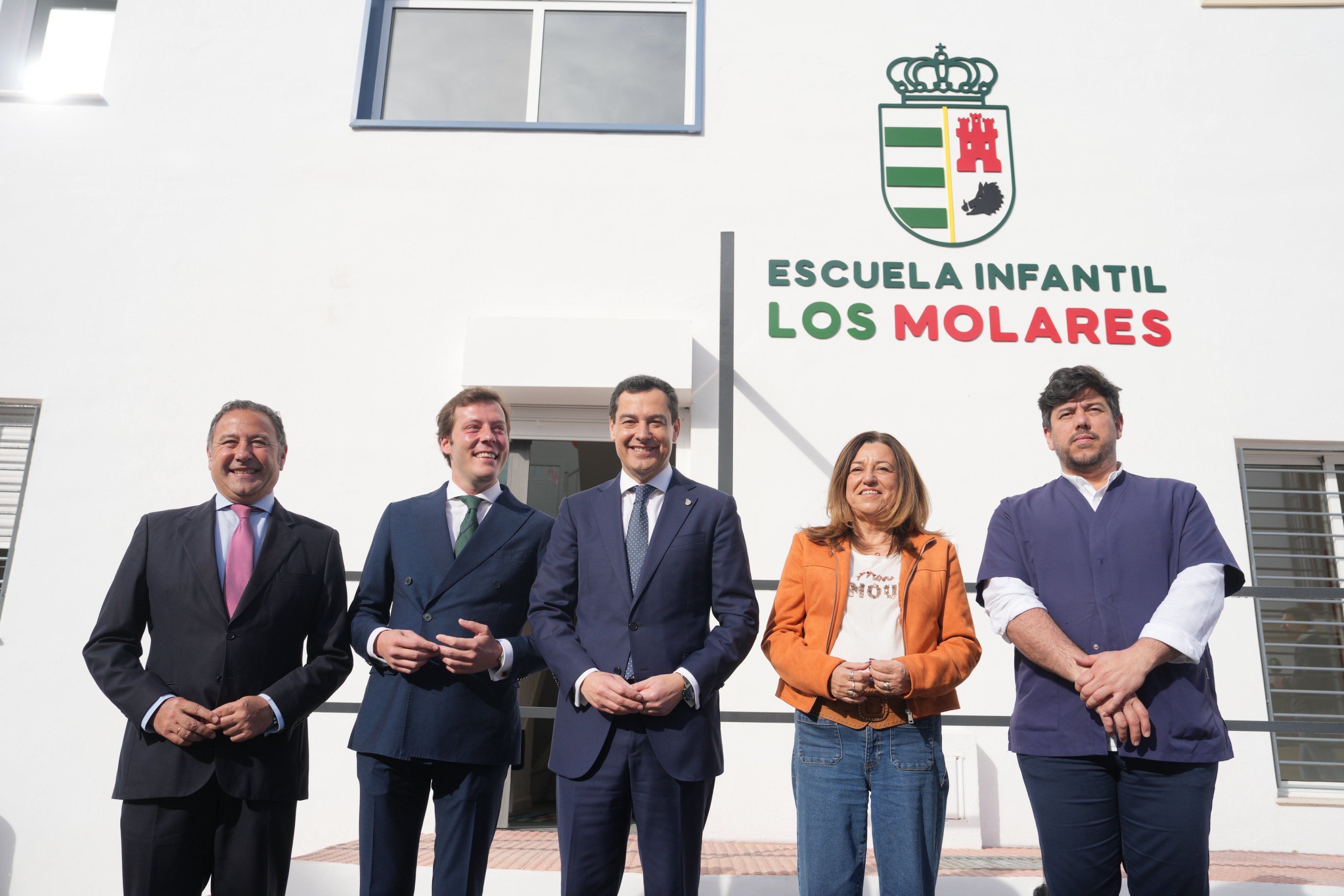 Juanma Moreno en la Escuela Infantil Los Molares.