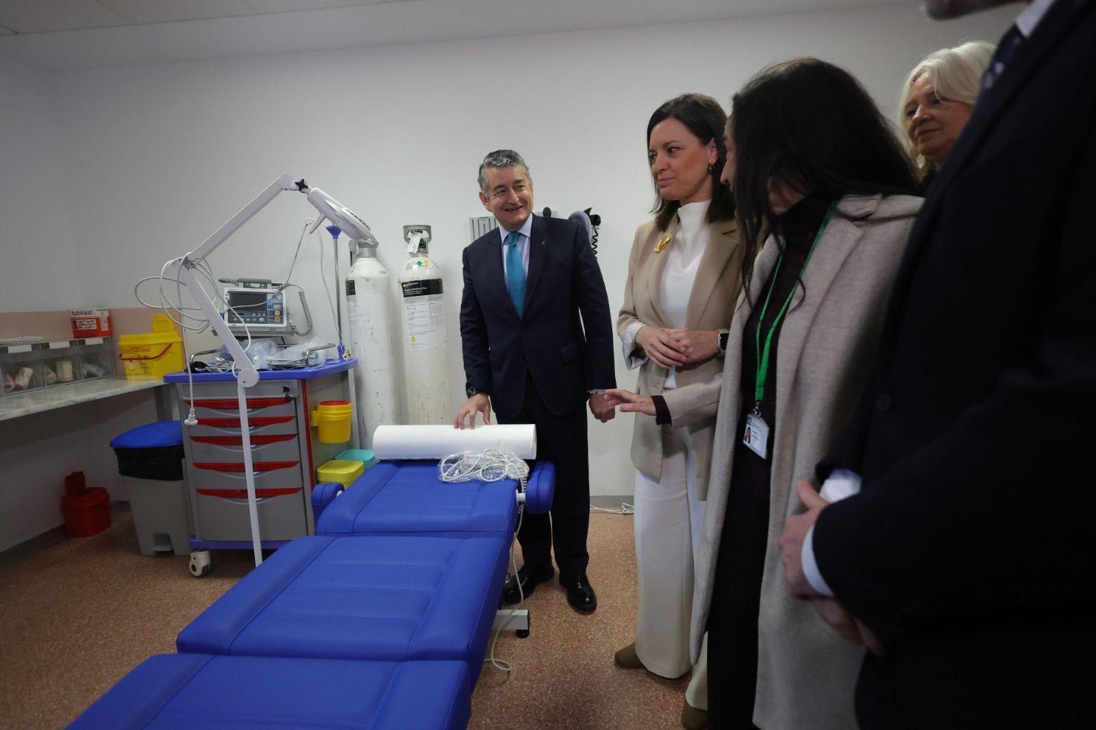 Un momento de la visita del consejero y la alcaldesa de San Fernando.