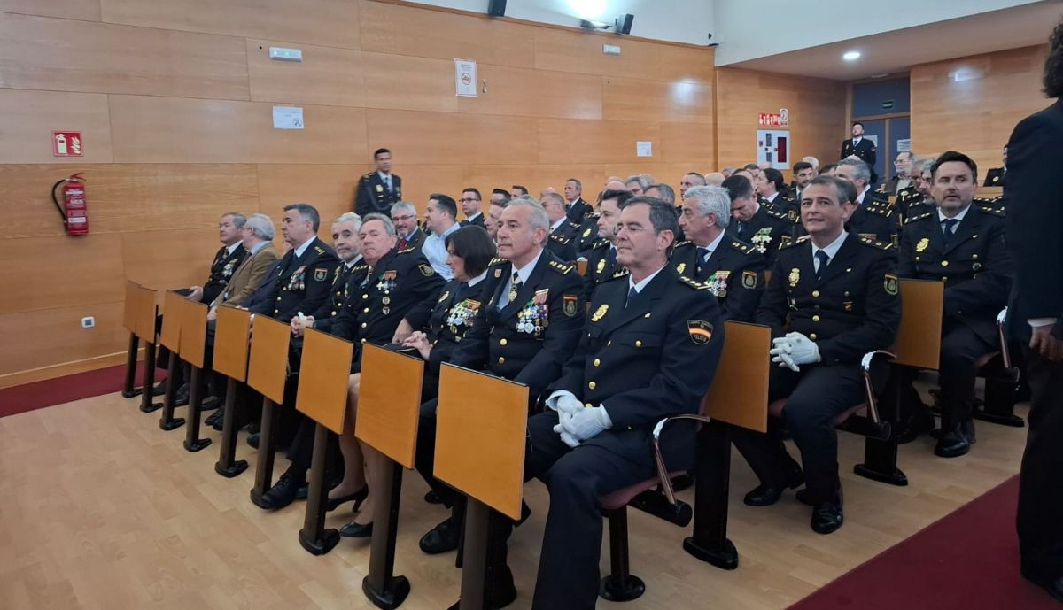 Agentes asistentes al 202 aniversario de la Policía Nacional en Jerez.