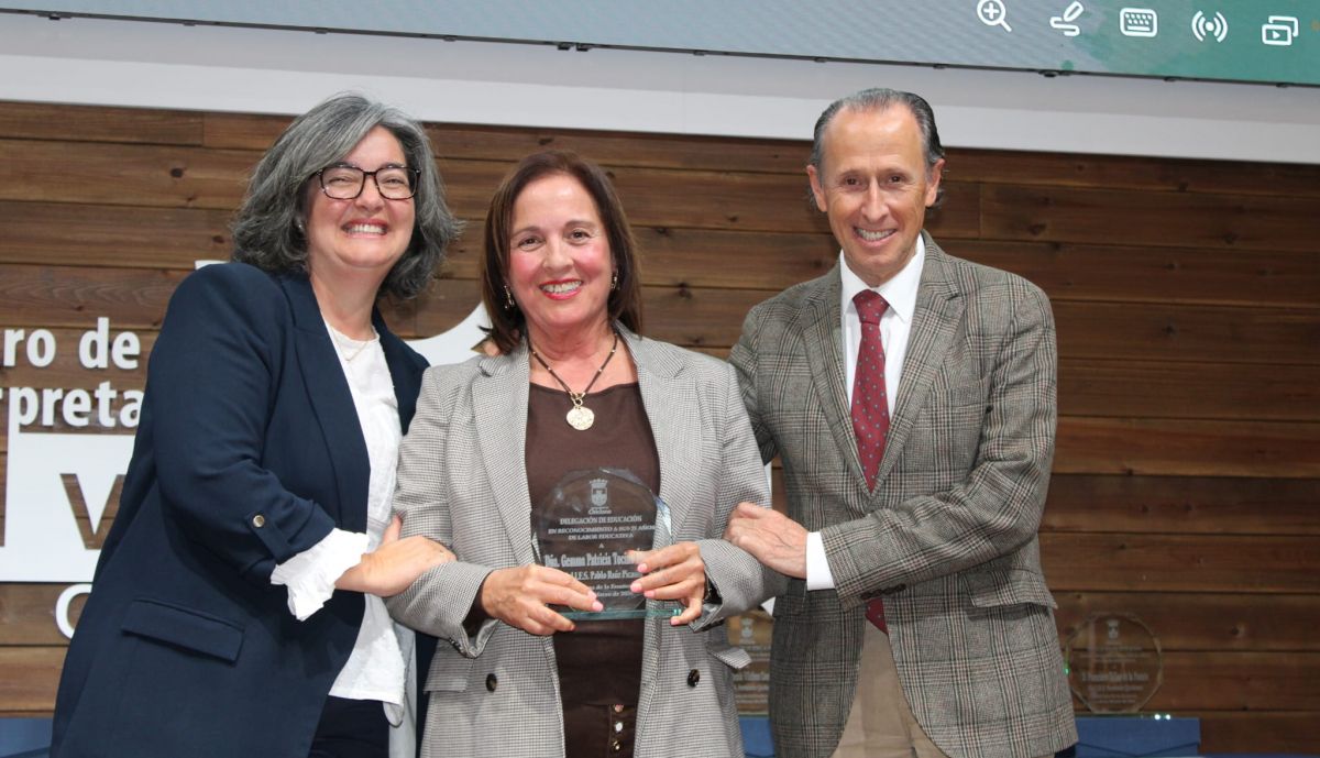 Una de las profesoras reconocidas.