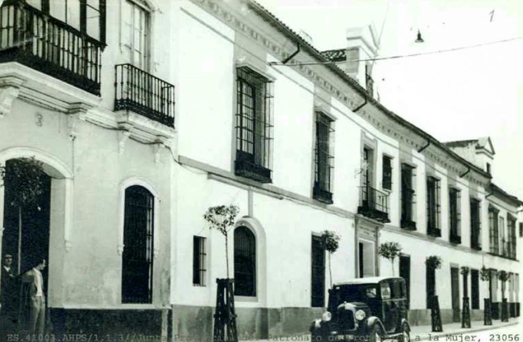 El Patronato en la calle Alberto Lista de Sevilla, mediados los años cuarenta del pasado siglo. Archivo Histórico Provincial de Sevilla.