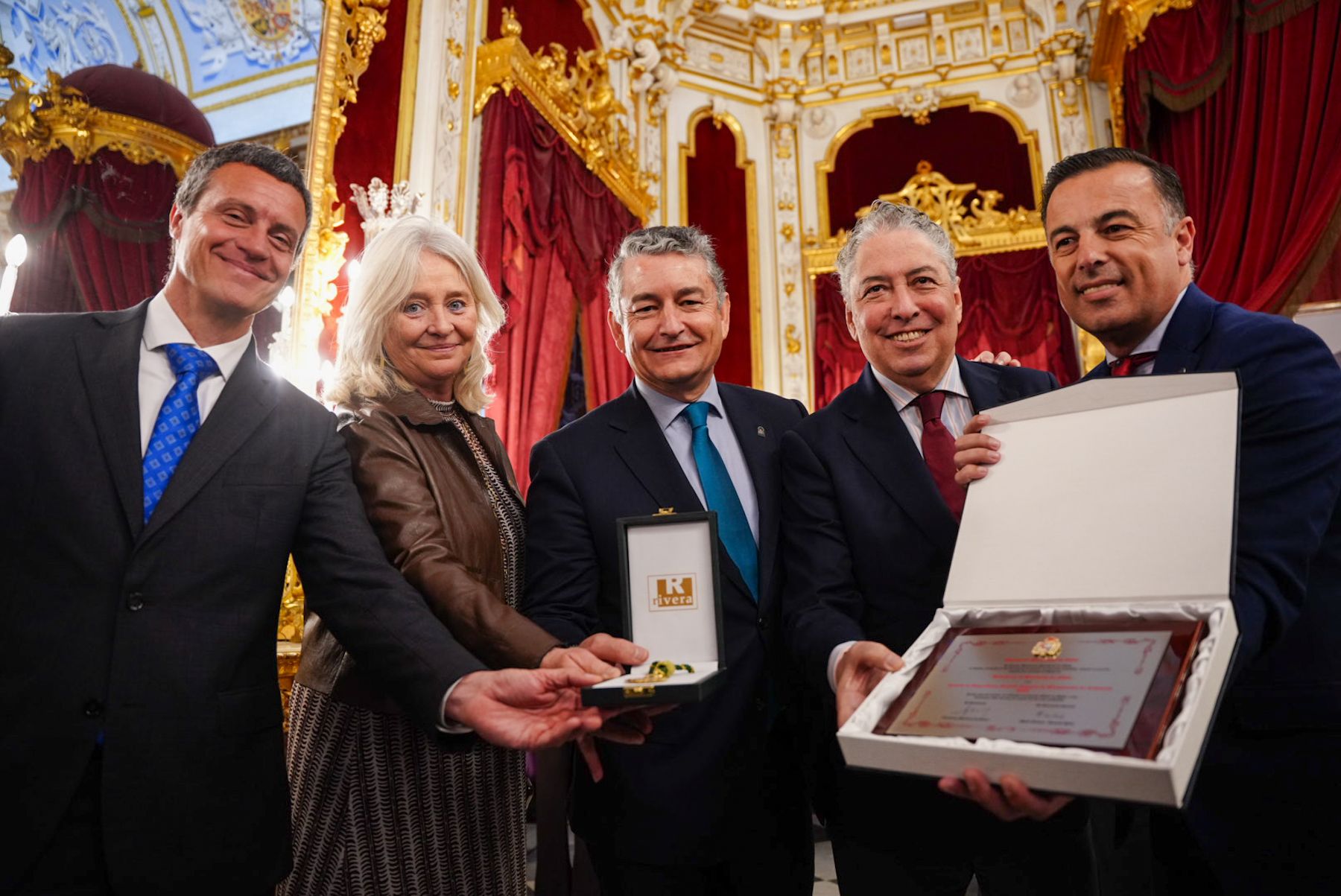 La Diputación de Cádiz entrega sus Medallas de la Provincia a entidades y personalidades en el Palacio Provincial.