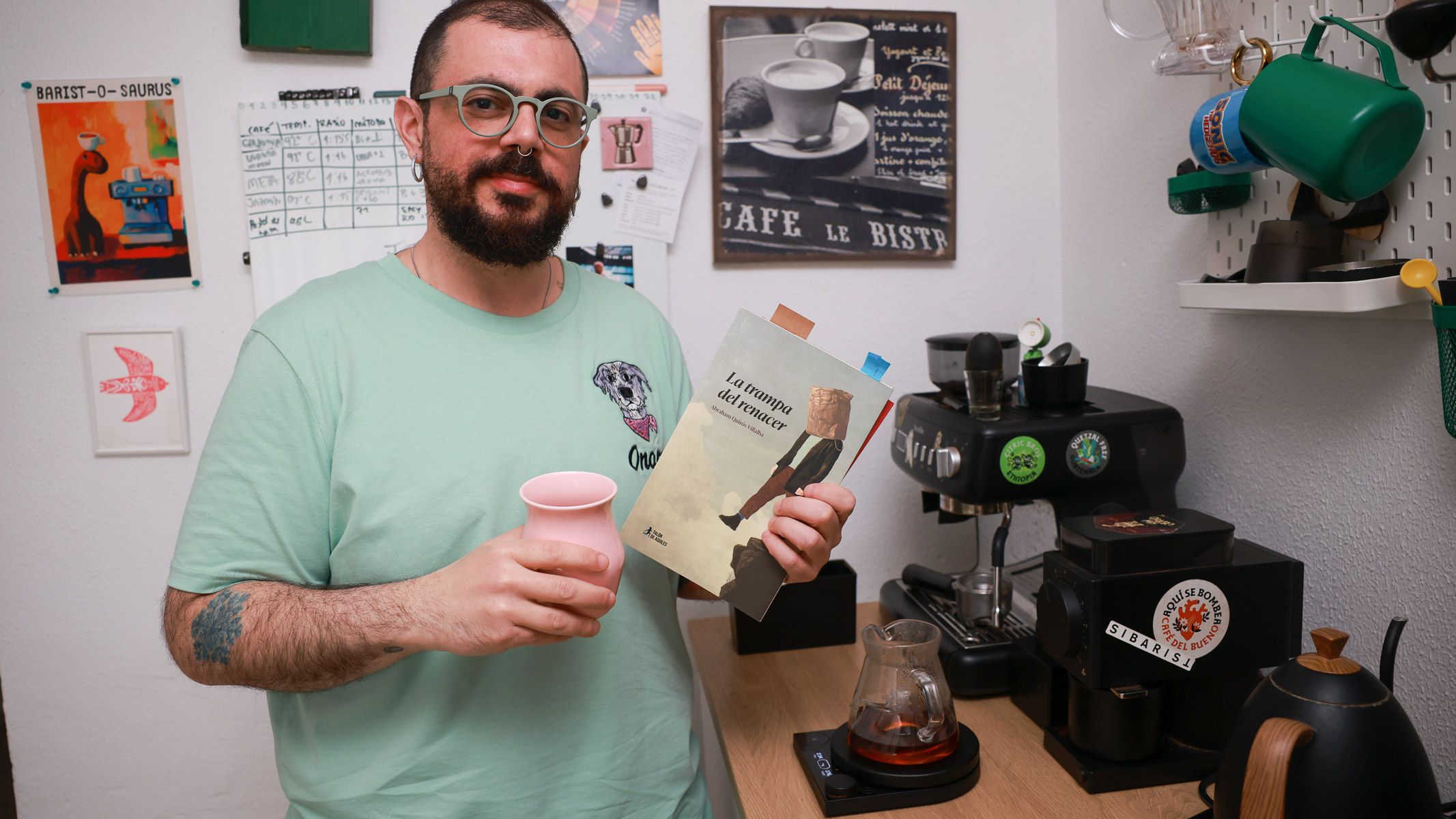 Abraham Quirós, autor jerezano que ha publicado su poemario 'La trampa del renacer'. Abraham Quirós, autor jerezano que ha publicado su poemario 'La trampa del renacer'.