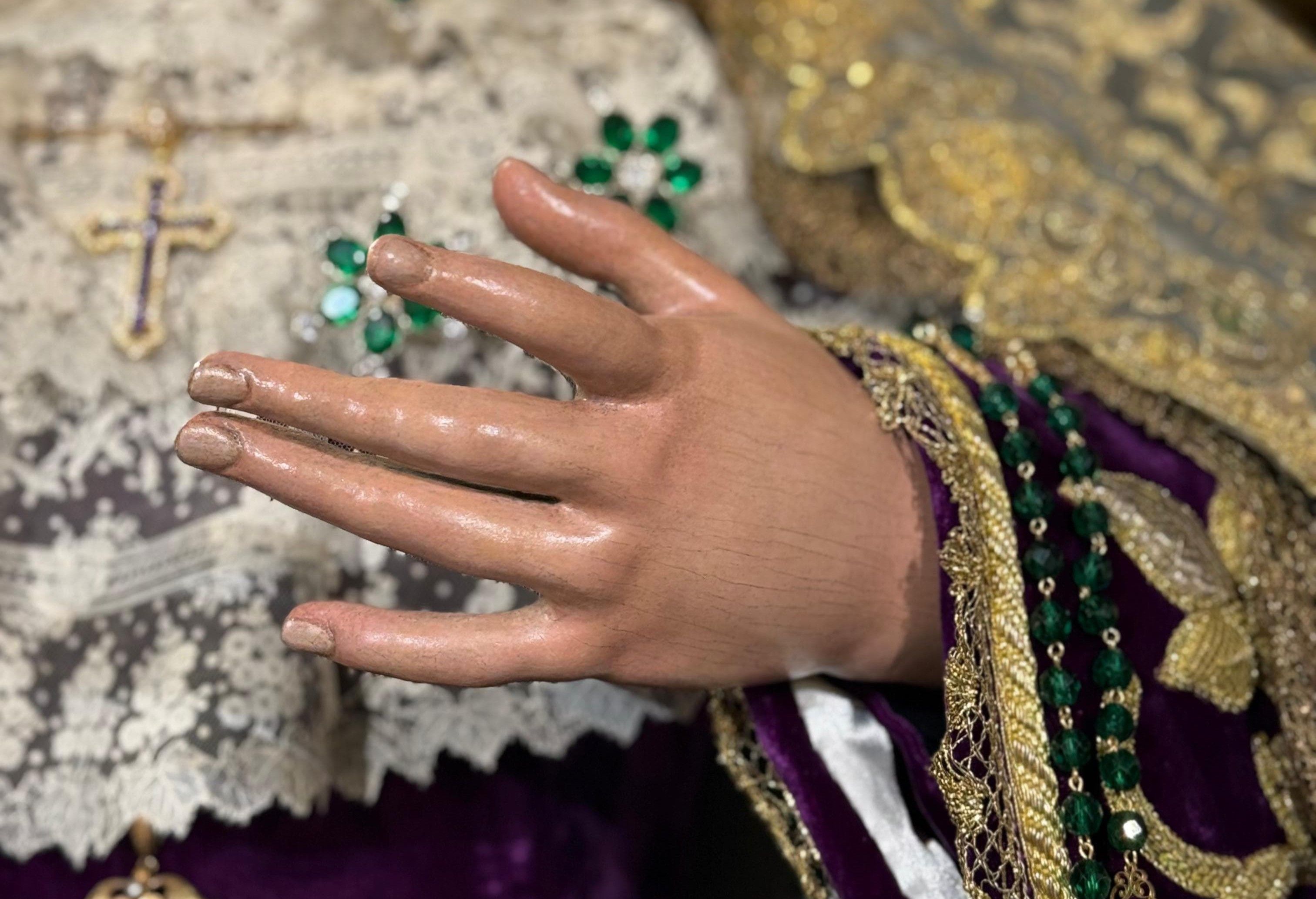 Las manos de la Esperanza Macarena. Las manos de la Esperanza Macarena.