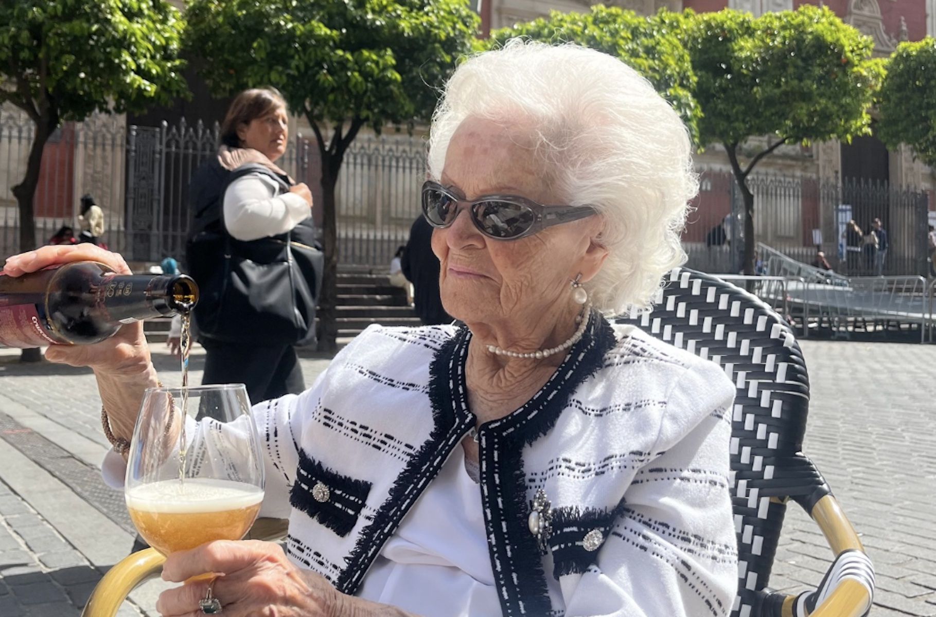 Lali, la sevillana de 104 años que ha cautivado a todo el mundo en redes sociales, en 'Andalucía Directo'. Lali, la sevillana de 104 años que ha cautivado a todo el mundo en redes sociales, en 'Andalucía Directo'.