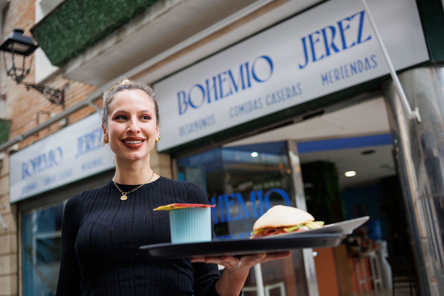 Bohemio Jerez, en plaza del Progreso. Bohemio Jerez, en plaza del Progreso.