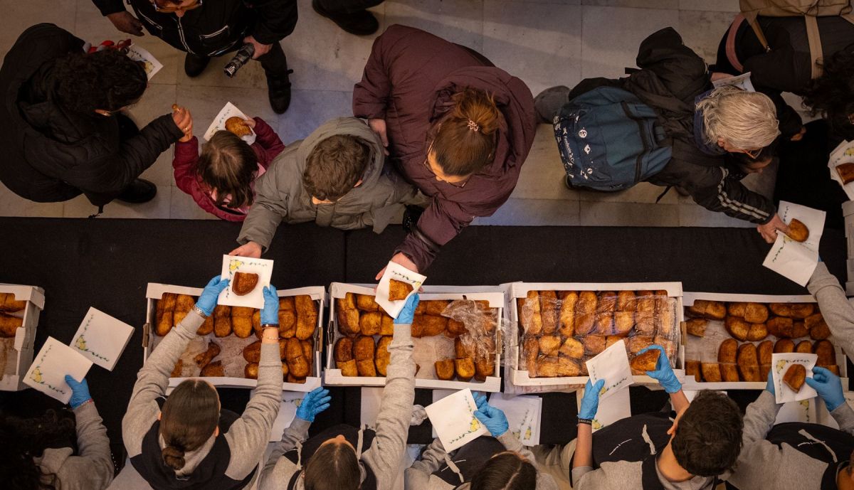 Una imagen del reparto de torrijas.