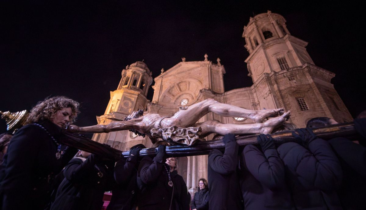 Traslado del Cristo del Perdón a la Catedral de Cádiz.