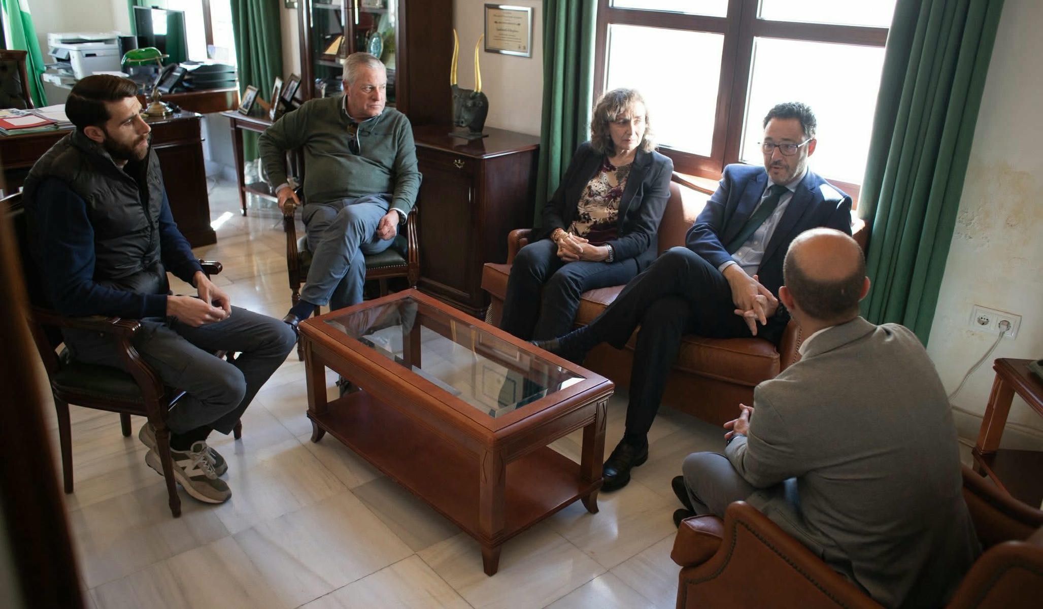 Encuentro de trabajo en el ayuntamiento de Grazalema con la Confederación de Empresarios de Cádiz