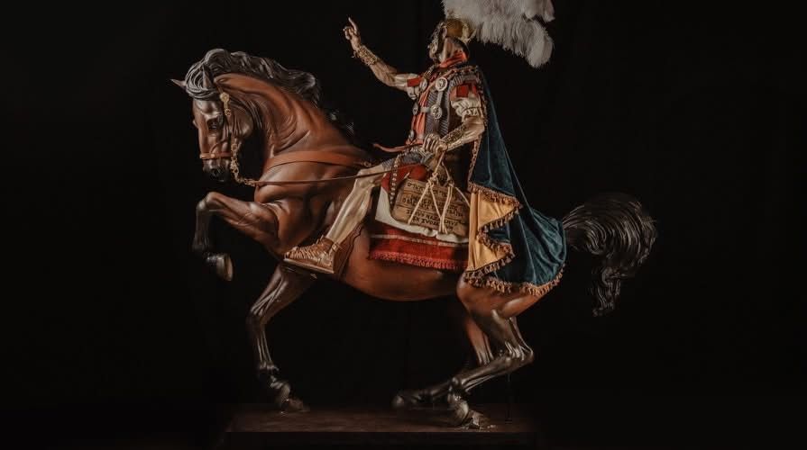 El centurión a caballo presentado por la Misión. 