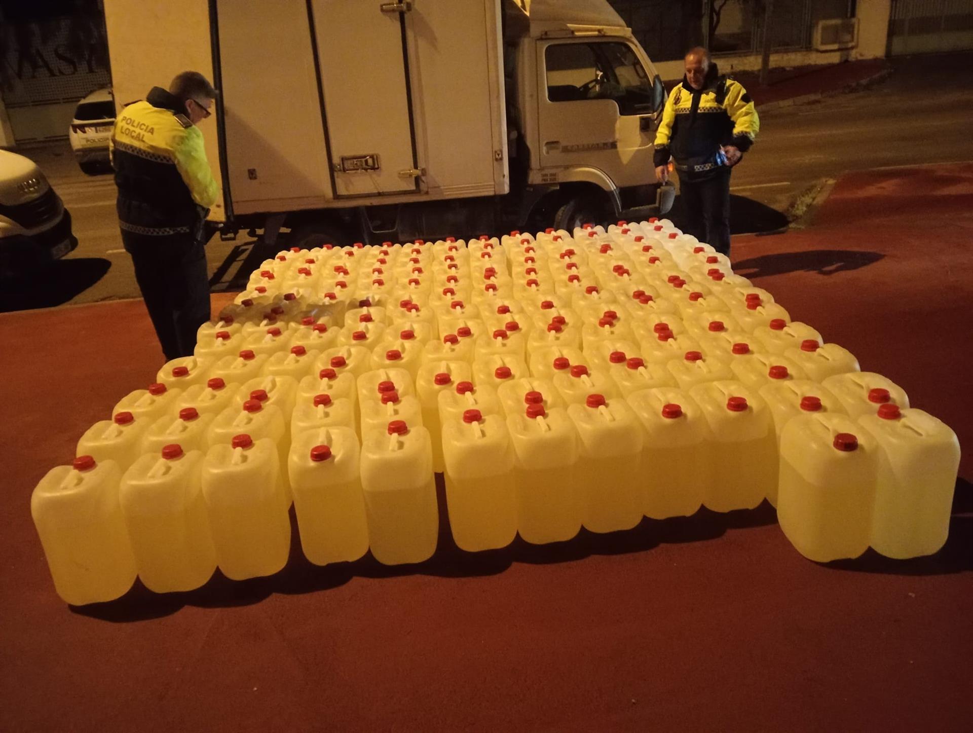 Garrafas incautadas en Jerez. Garrafas incautadas en Jerez.