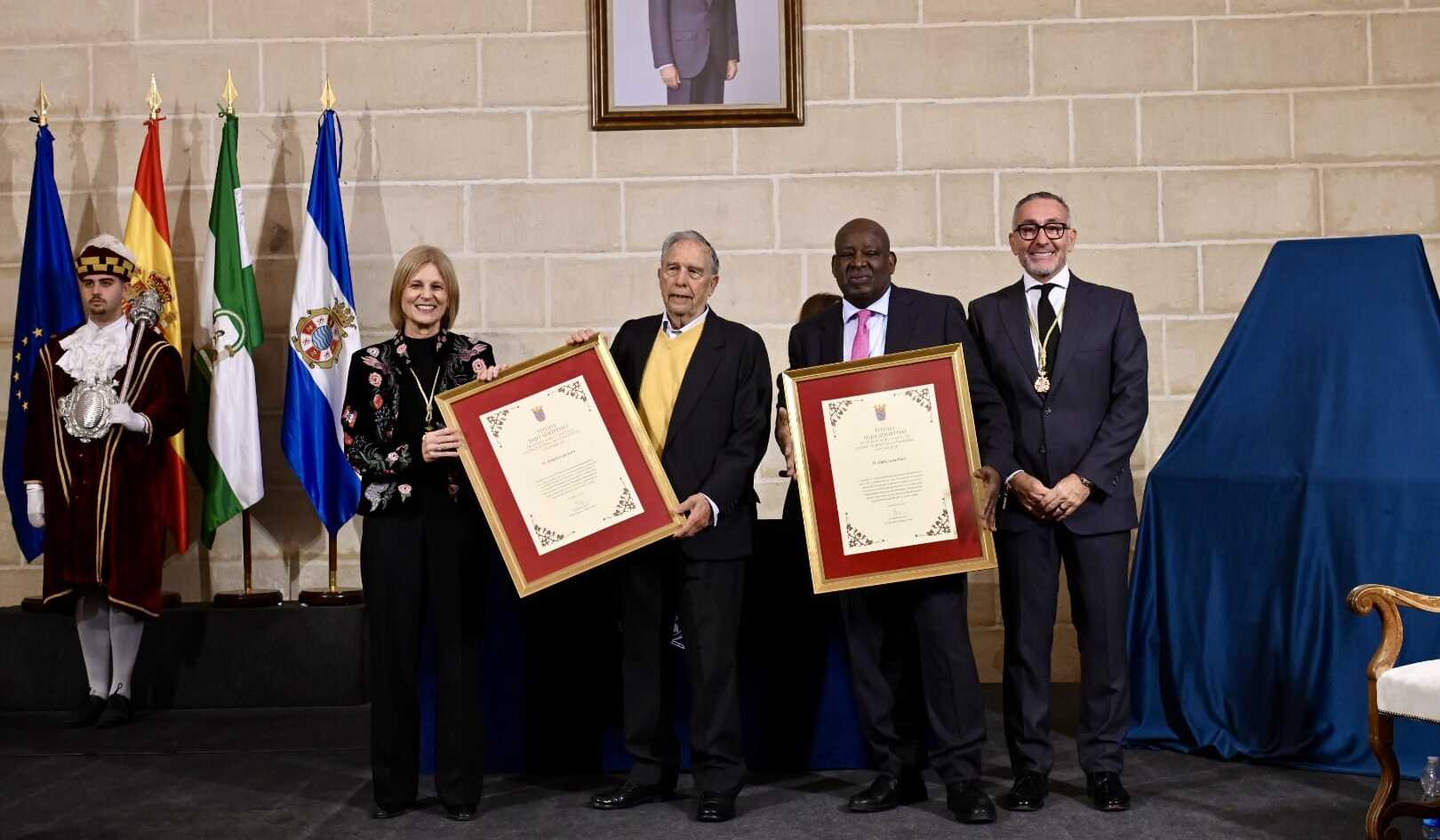Ángel León y Eddy Jean-Paul, en el pleno extraordinario nombrado hijos predilectos de Jerez