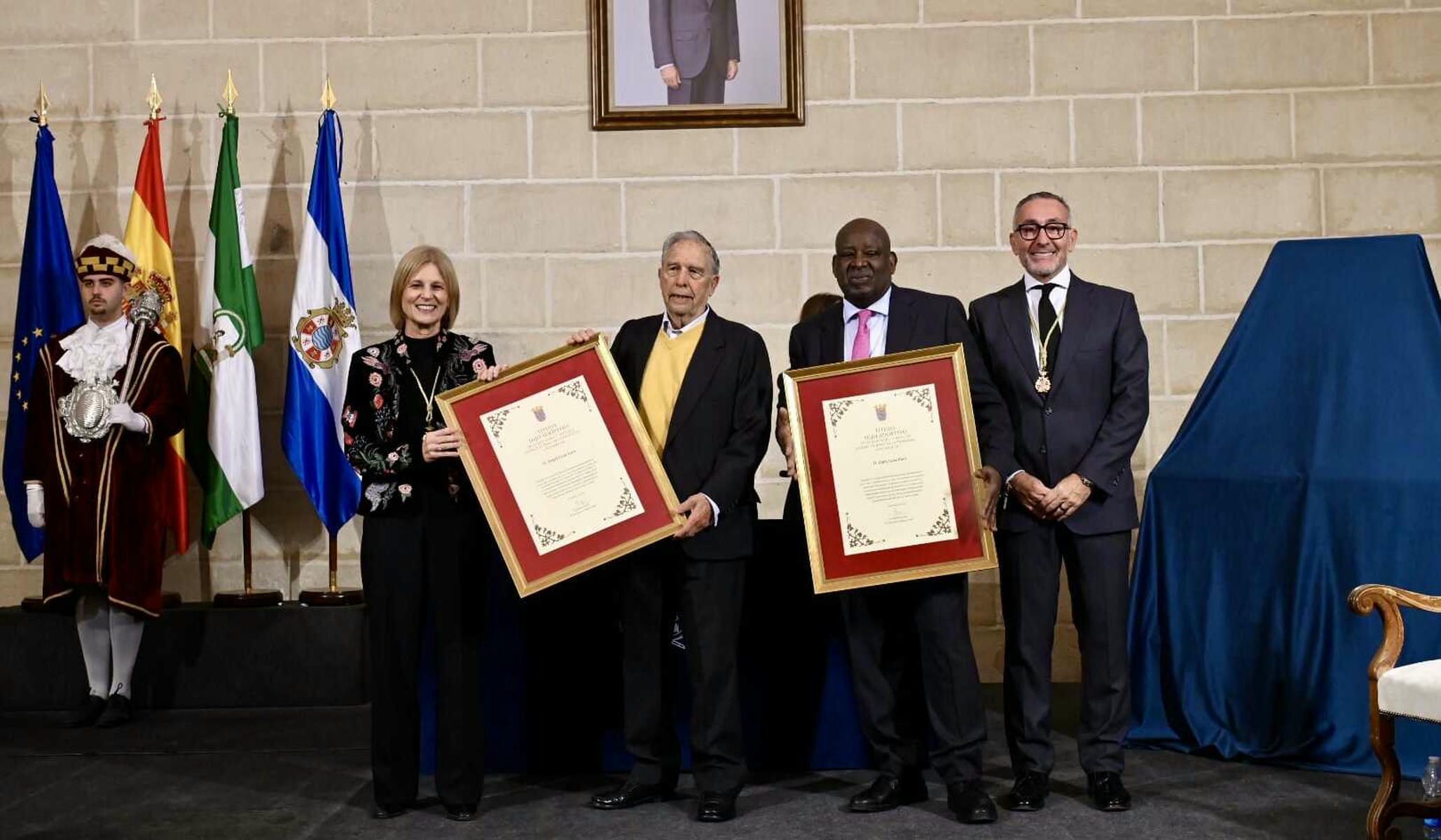 Ángel León y Eddy Jean-Paul, nombrados Hijos Adoptivos de Jerez con la presencia de la alcaldesa, María José García-Pelayo y el delegado de deportes, Tomás Sampalo Ángel León y Eddy Jean-Paul, nombrados Hijos Adoptivos de Jerez con la presencia de la alcaldesa, María José García-Pelayo y el delegado de deportes, Tomás Sampalo