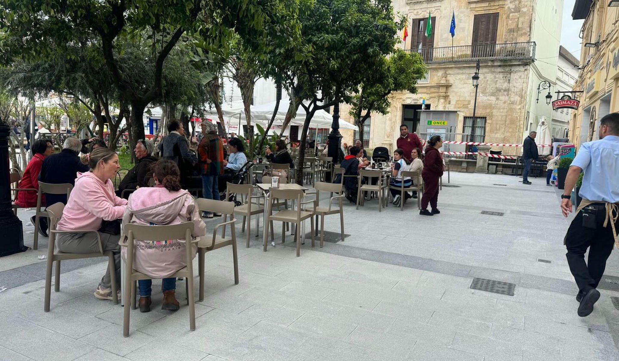 Terraza de la Heladería Toni en sus primeros días de apertura en Sanlúcar