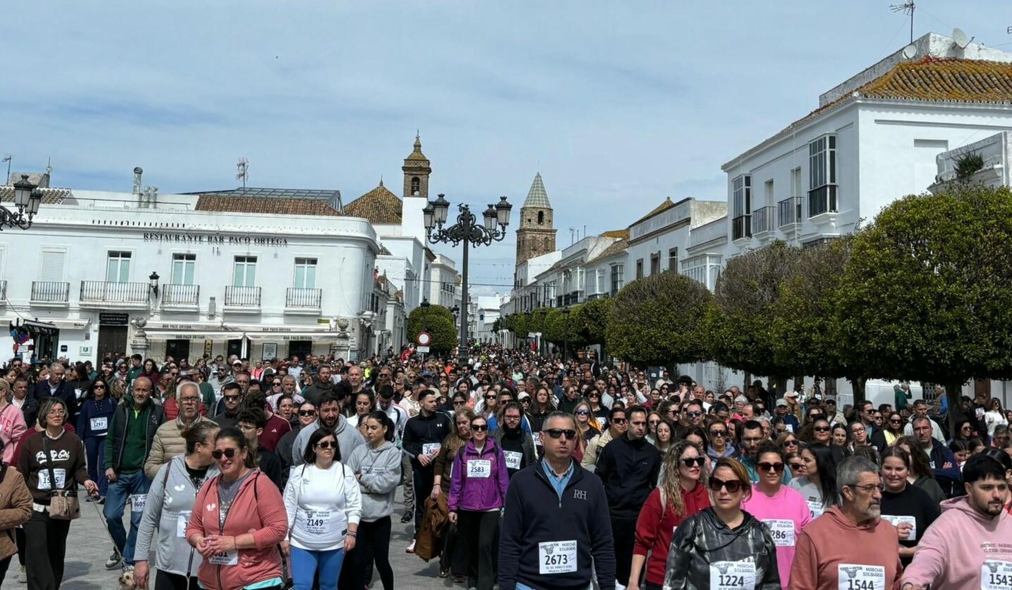 Lleno absoluto en el centro de Medina Sidonia en apoyo al joven Víctor Lleno absoluto en el centro de Medina Sidonia en apoyo al joven Víctor