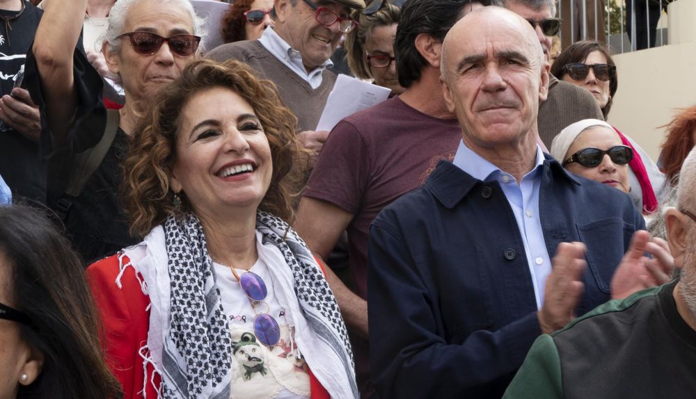 María Jesús Montero y Antonio Muñoz en la manifestación.
