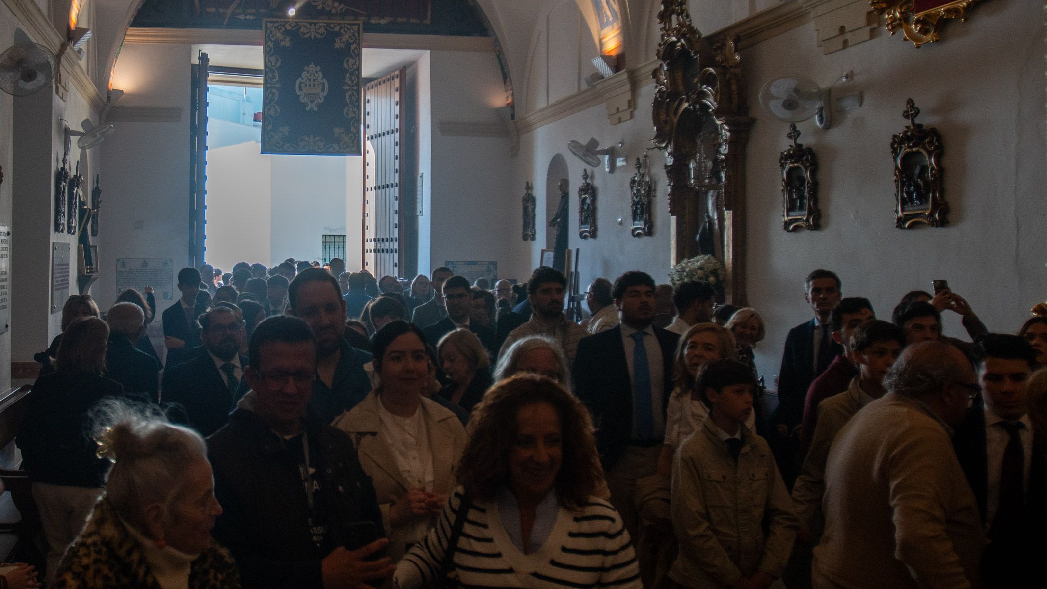 Los besamanos y besapiés del último domingo de Cuaresma, en imágenes