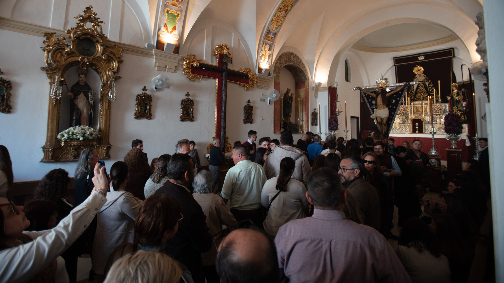 Los besamanos y besapiés del último domingo de Cuaresma, en imágenes