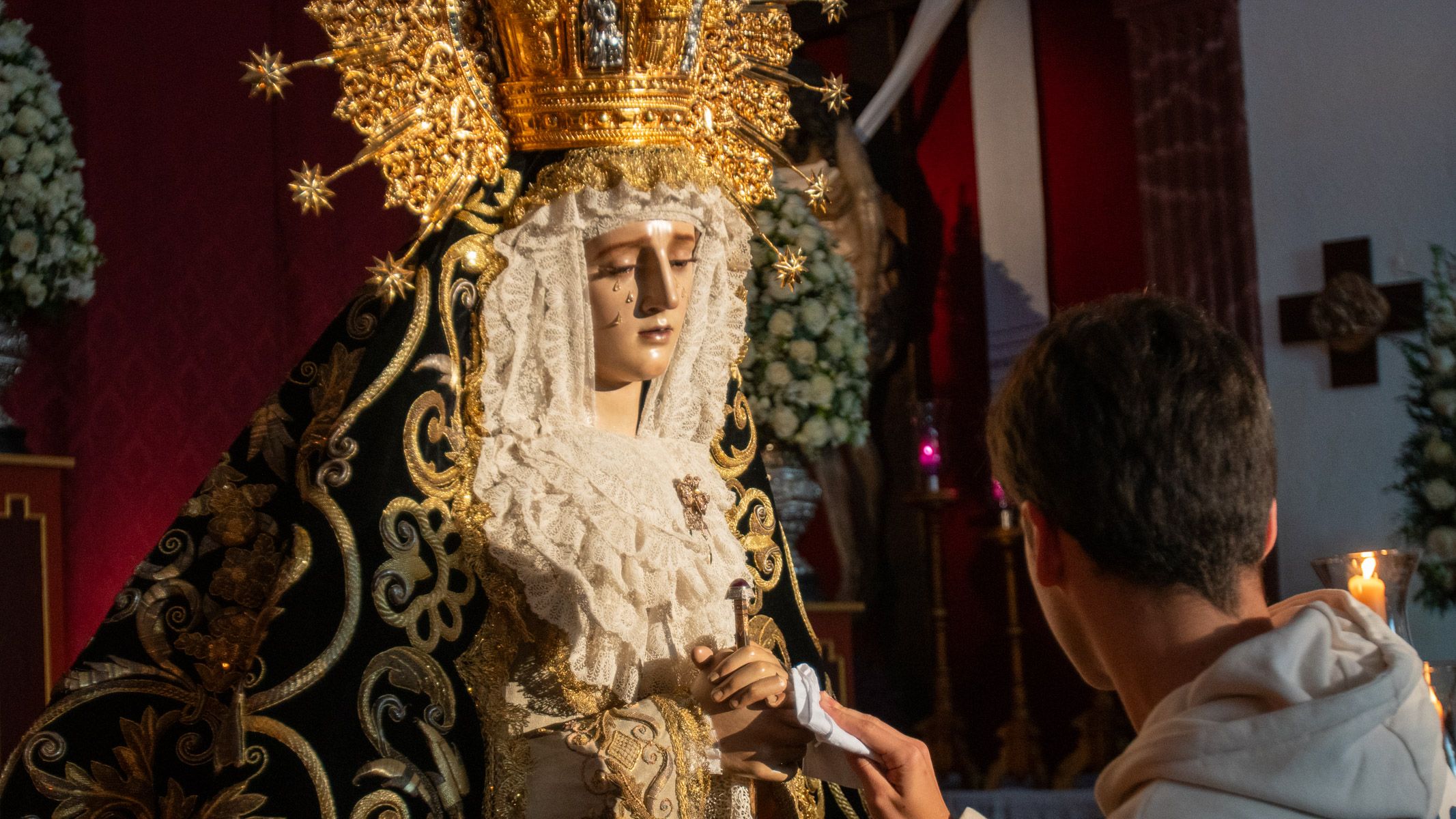 Los besamanos y besapiés del último domingo de Cuaresma, en imágenes