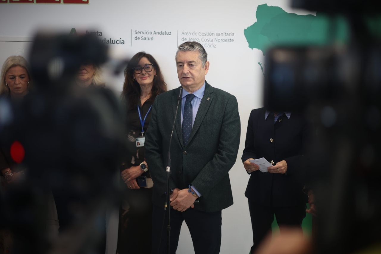 El consejero de Salud de la Junta de Andalucía, Antonio Sanz, anuncia la apertura del centro de salud Esperanza de la Yedra. El consejero de Salud de la Junta de Andalucía, Antonio Sanz, anuncia la apertura del centro de salud Esperanza de la Yedra.