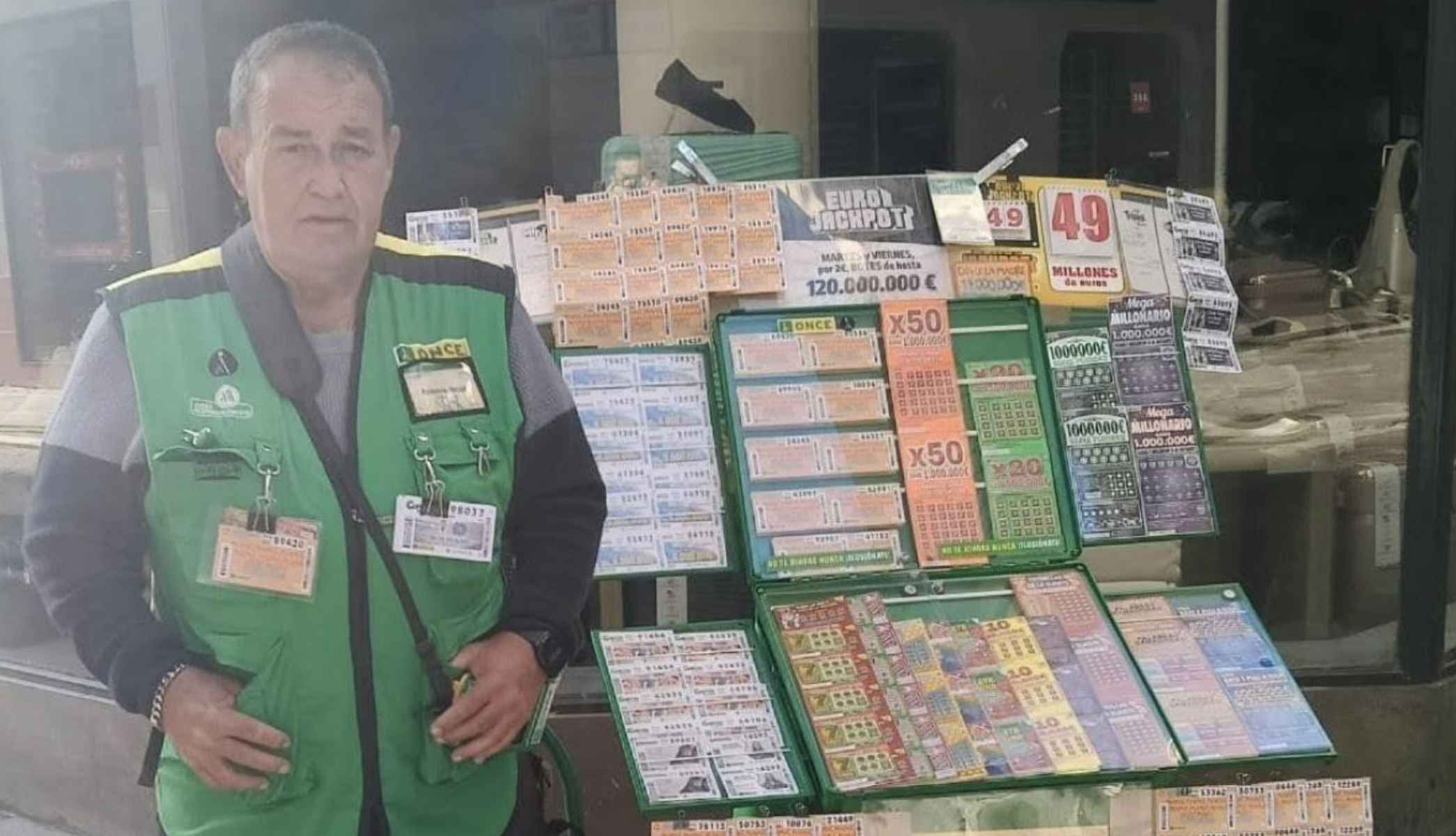 Antonio Jesús Moreno, el vendedor de la ONCE que ha repartido el 'Sueldazo' en La Línea.