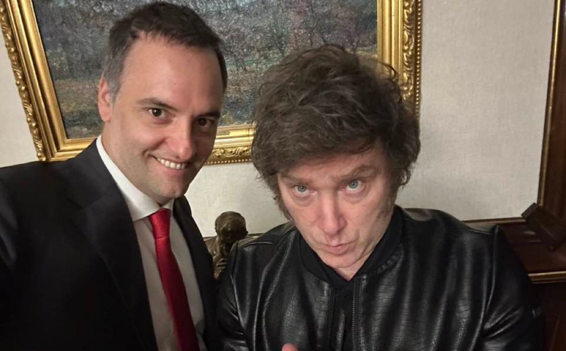 Manuel Adorni y Javier Milei. Manuel Adorni y Javier Milei.