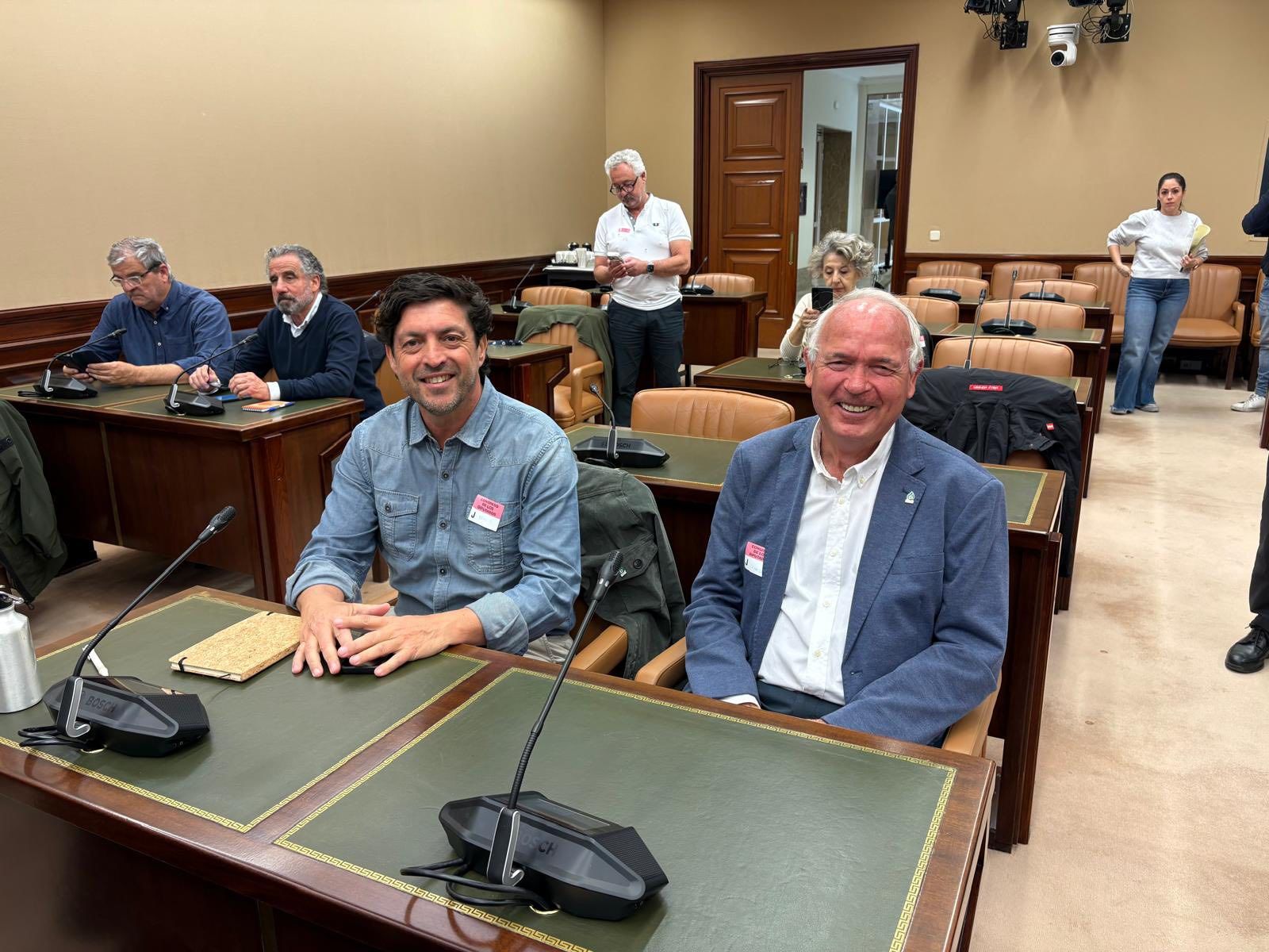 Antonio Aguilera y Paco Casero, en el Congreso, este lunes.