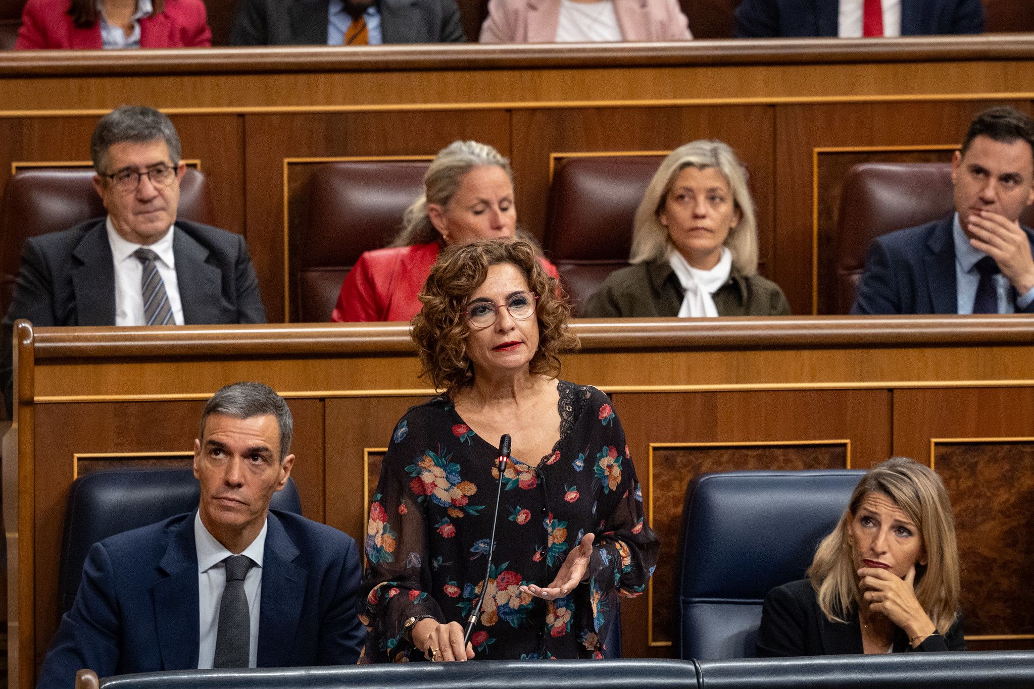 María Jesús Montero junto a Pedro Sánchez y Yolanda Díaz, en una de sus intervenciones en una sesión de control al Gobierno reciente, en el Congreso de los Diputados.