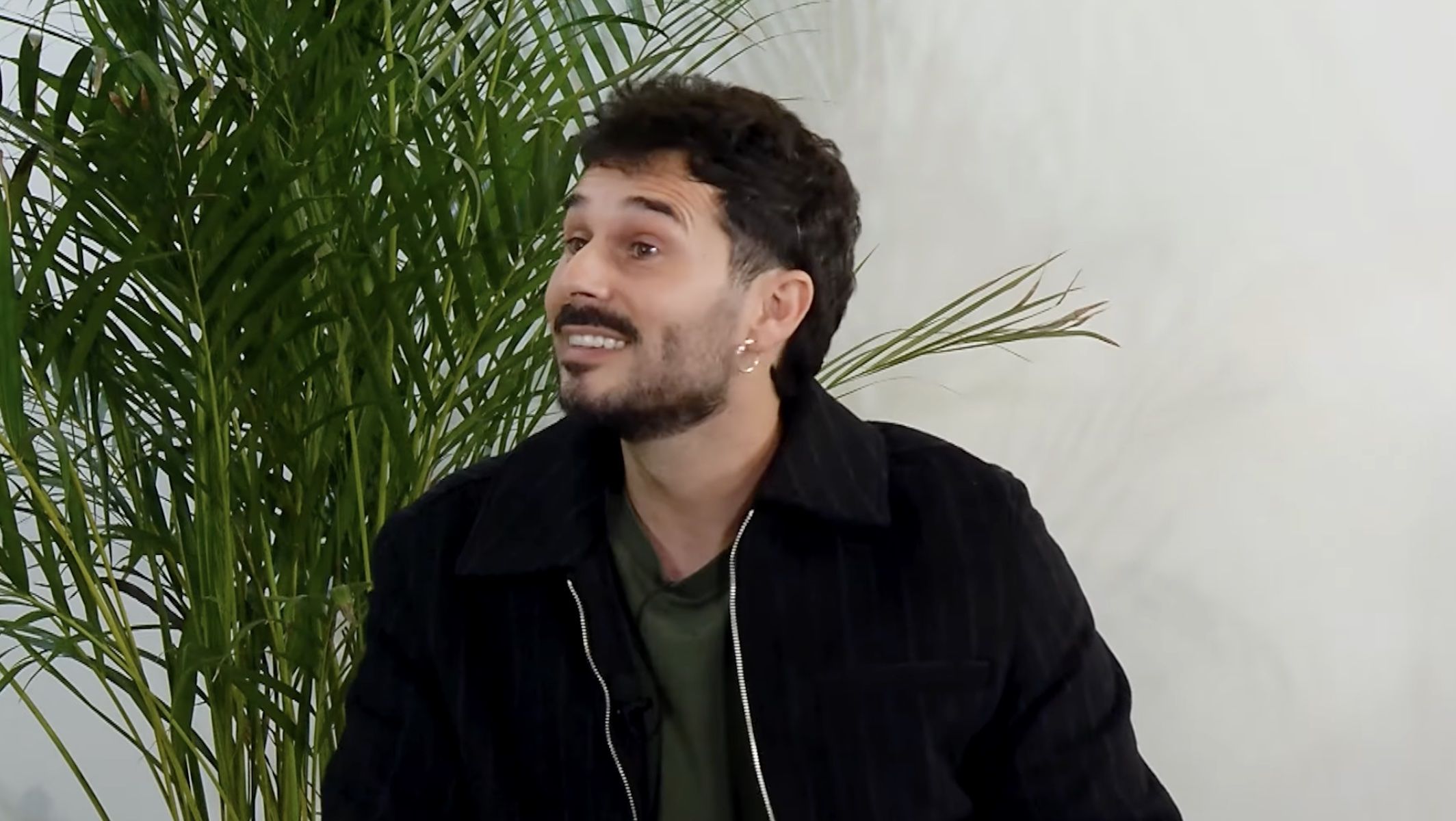 Antoñito Molina habla sobre cómo su padre le ayudó en sus comienzos como cantante y el apoyo de Rota en todo momento.