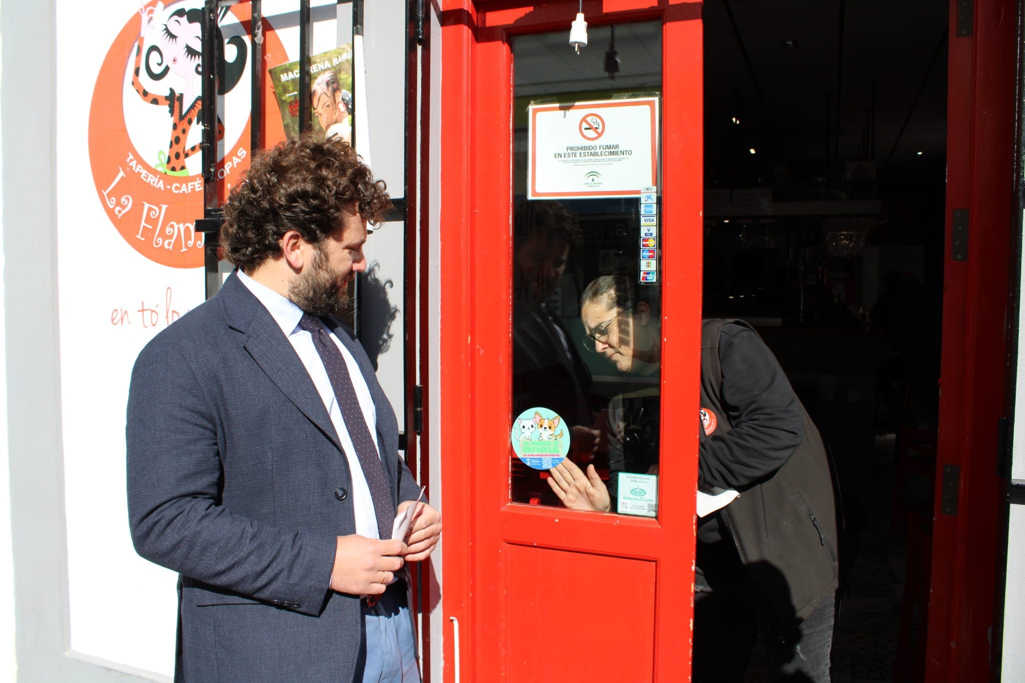 Medio centenar de comercios y establecimientos se suman a la campaña 'Tu mascota es bienvenida' en Chiclana.